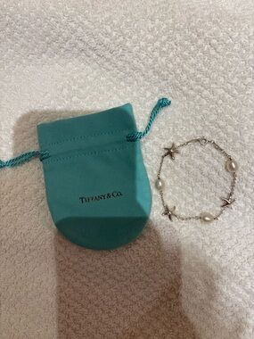 Tiffany & Co. rare Elsa Peretti Pearl & Starfish Bracelet in Sterling Silver